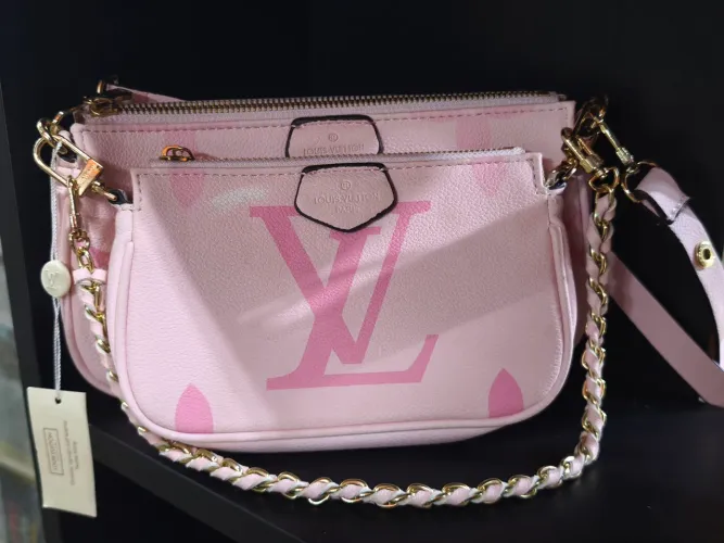 Bandolera Rosa Louis Vuitton (PRIMEIRA LINHA)  Com Detalhe