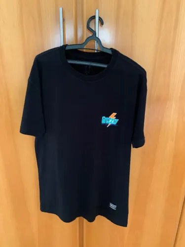 Camiseta grizzly preta estampada 