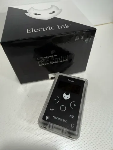 Fonte para tatuagem PS Mini com 2 pedais e cabos