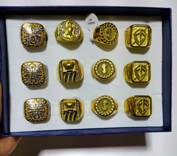 Kit de Anéis Dourados Estilosos - Diversos Modelos