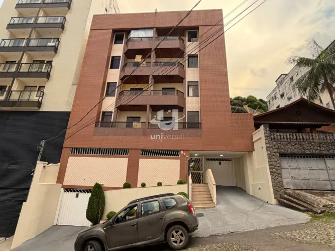 Apartamento 2 Quartos com Suíte, Sacada Espaçosa e 2 Vagas no Centro.
