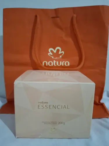 Vendo este hidratante corporal. Novo. Natura essencial. Por 115 reais.