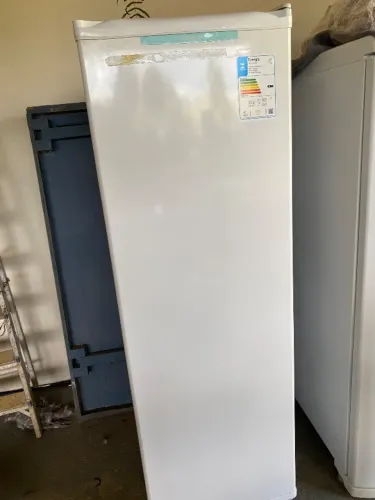 Freezer vertical Consul branco com 142 litros de capacidade