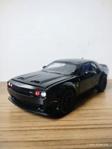 Dodge Challenger Escala 1:32