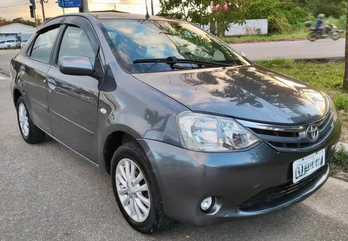 Toyota Etios XLS Sedan 1.5 Flex 16V 4P Mec. 2013
