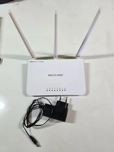 Roteador 3 Antenas Branco Ipv6 300 Mbps - Multilaser RE163V - Usado