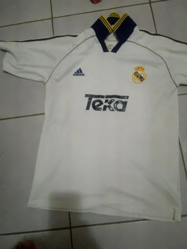 Camisa Real Madrid ano 2000 alguém tem essa acho q não