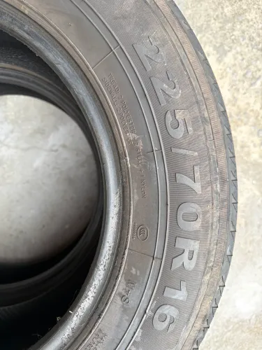 Par de pneus 225/70 R16