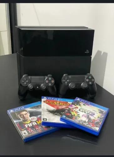 PS4 3 jogos + 2 controles