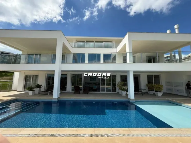 Luxo, Conforto e Exclusividade: Residência de 6 Suítes com Piscina no Condomínio Horizonta