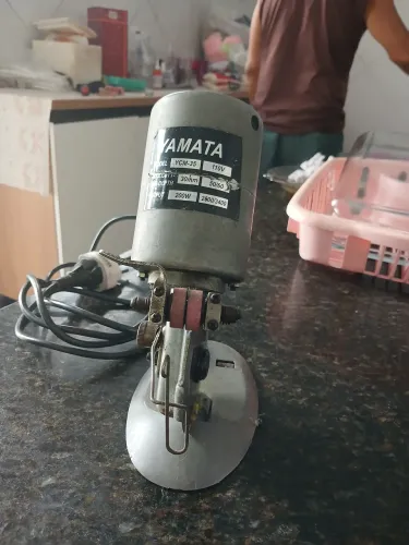Máquina  corta tecido yamata