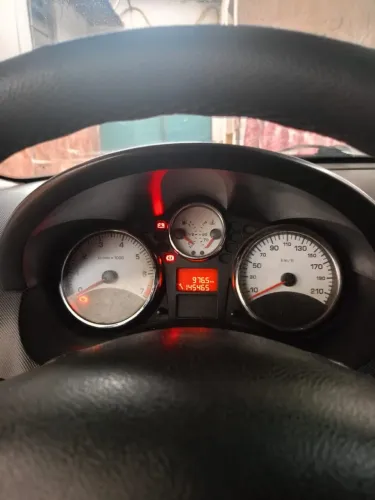 Peugeot 207 Sedan Passion XR 1.4 Flex 8V 4P 2012