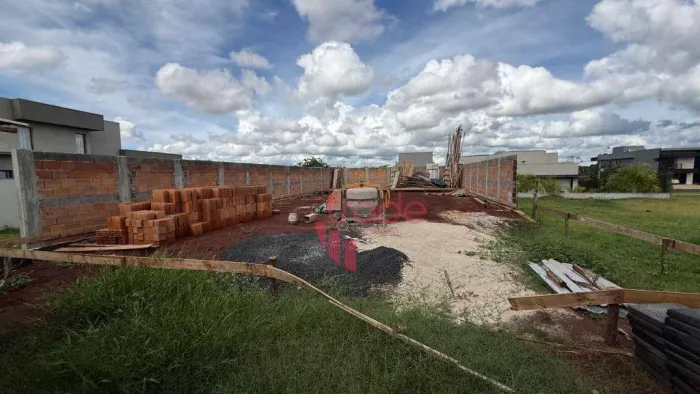 Terreno à Venda em Condomínio Fechado de 340m² no Bairro Vila do Golf em Ribeirão Preto.