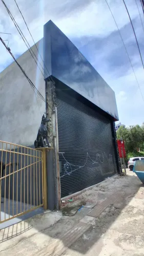 Prédio/Galpão - 350m2 vão livre com mezanino,  porta enrolar automatizada - Almira Barroso