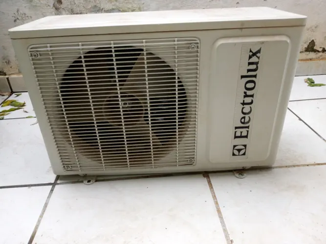 Vendo condensadora 7.000 bteus quente e fria, serve em evaporadora 9.000 bteus