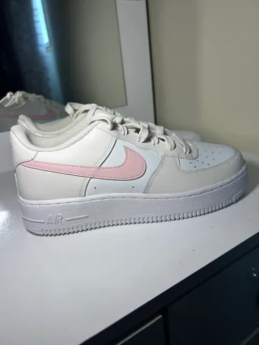 Nike Air Force 1 LV8 Original - Branco/Rosa | Novo | Tam. 37