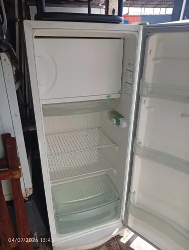 Geladeira Consul cra30f 261 litros 127v