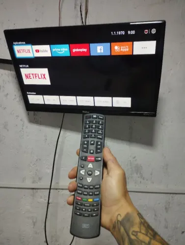 Vendo tv Philco smartv 24 polegadas com controle.