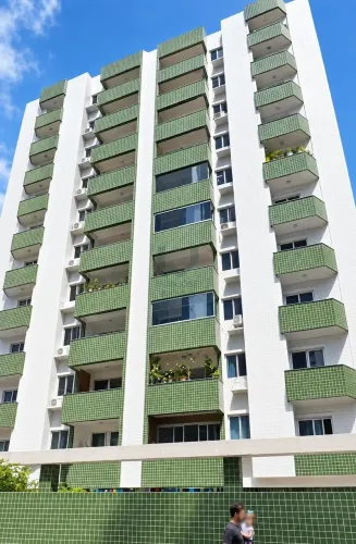 Edifício Esmeralda - Apto no Ed. ESMERALDA - R. FAUSTINO PORTO - B. VIAGEM