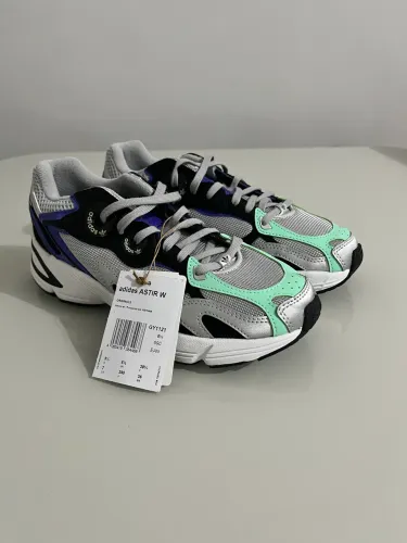 Tênis Adidas Astir feminino, tamanho 36