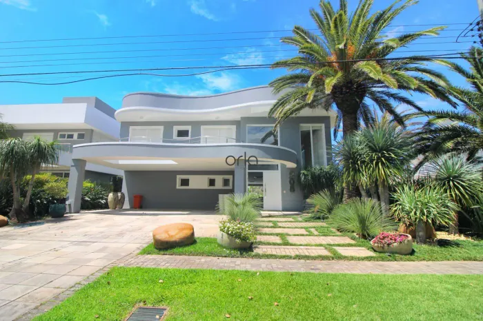 Casa de alto padrão à venda com 06 suítes e piscina no condomínio Atlântida Ilhas Park em