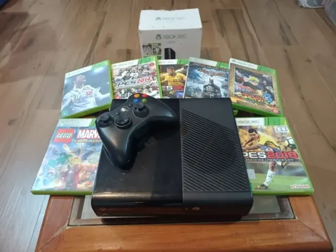 XBOX 360E c/1 Controle (Usado) & Acompanha 7 Jogos de Mídia Física