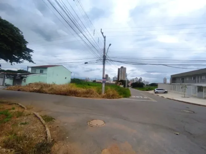Lote de Esquina - Vila Rosa - 2 quadras da Rio Verde