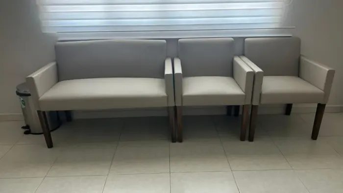 Conjunto de Poltronas e Namoradeira - Ideal para Recepção