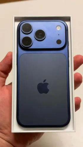 iPhone 17 Pro Azul - 256gb - 96% saude da bateria - Caixa + Carregador Inclusos