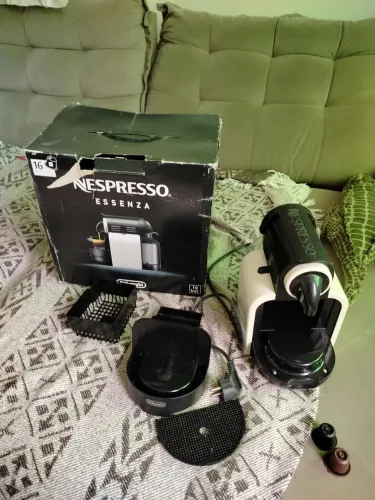 máquina Nespresso Essenza 220 v