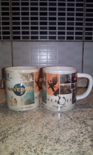 Par de canecas , 3d original séries heroes e house , universal studios , p/colecionador