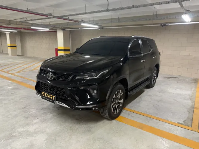 Toyota Hilux SW4 SRX Plat. 4X4 2.8 TB Die. Aut. 2024