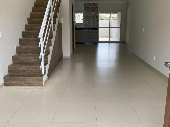sobrado 3 quartos 300m da praia da barra da lagoa