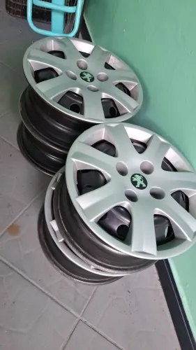 RODAS ARO 14 COM CALOTAS DO PEUGEOT
