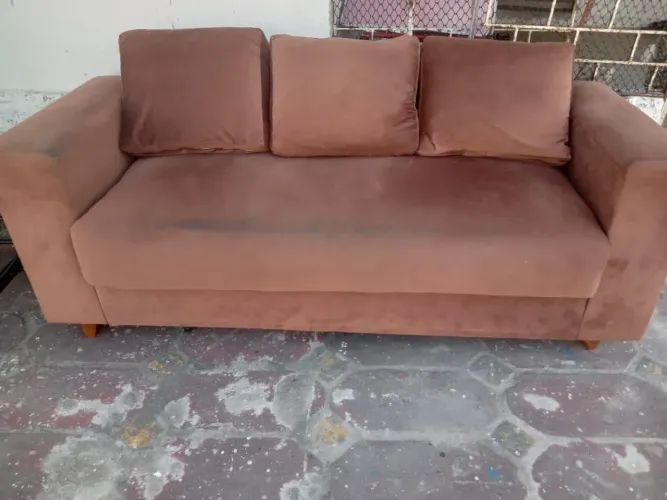 VENDO UM.SOFA SEMI NOVO 3 LUGAR