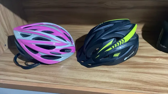 dois capacetes de ciclismo novo