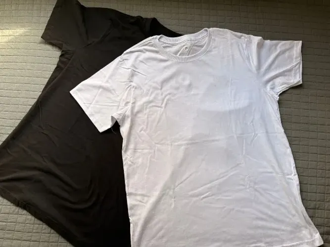 Camiseta novas 100% algodão, cores preta e branca, dos tamanhos P, M e G