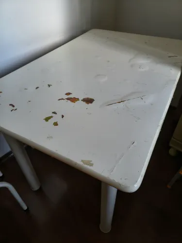 Doação --Mesa de ferro branca resistente 115 x 70 x 80altura