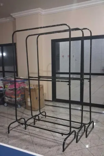 Arara na cor preta, resistente, duravel