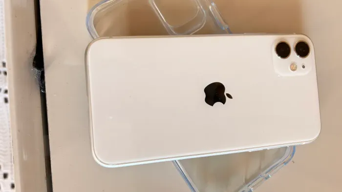Vende-se IPhone 11 64gb Sem detalhe