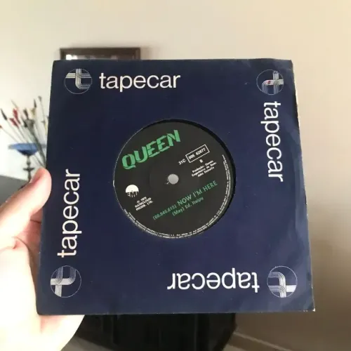 vinil compacto - queen - now i'm here / love of my life
