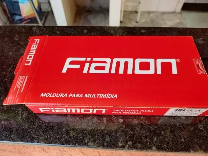 Moldura da multimídia da Oroch novinha na caixa.