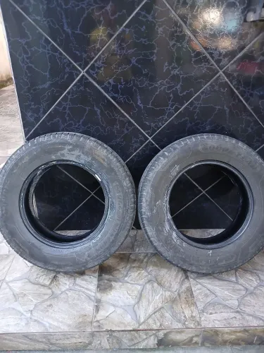 Venda de 2 pneus 