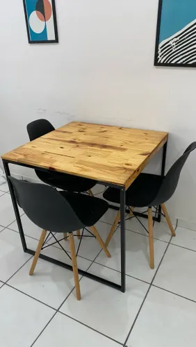 ? Mesa estilo industrial + 4 cadeiras Eiffel