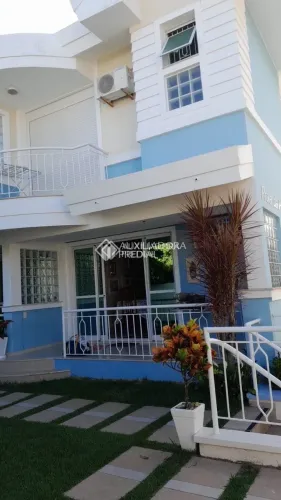 Casa em Condomínio à venda em Canasvieiras.