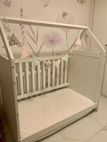 Casa casinha Montessori com colchão Branca