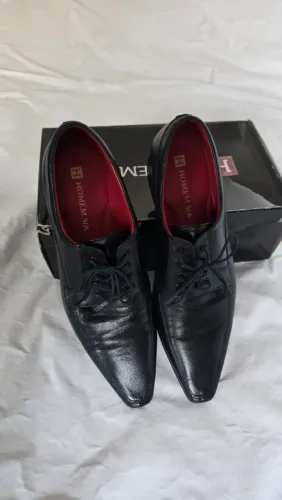 Sapato masculino de couro tamanho 44, usado uma vez.