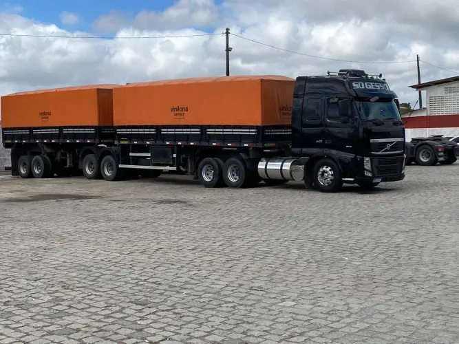 Carreta Bitrem pronta para trabalhar