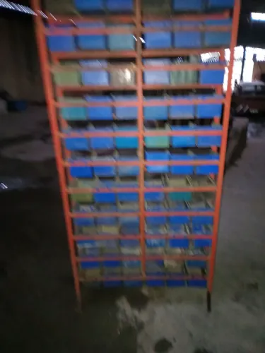 Estante metálica 66 gavetas 