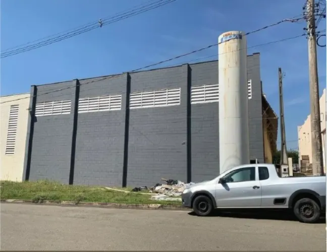 Galpão Comercial Com 3 Banheiros Para Locação Em Limeira/Sp